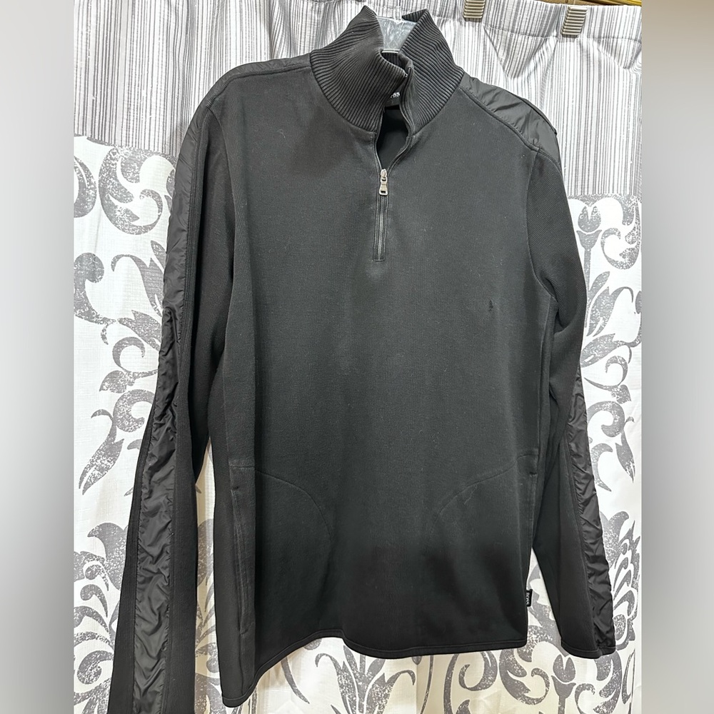 GUC Hugo Boss Black Ribbed Collar Sweater Size L‎